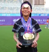 包含棒球大师赛焦点战：东城天狼队读秒扳平关中白虎队，客场强势带走胜利。防线高度稳定的词条