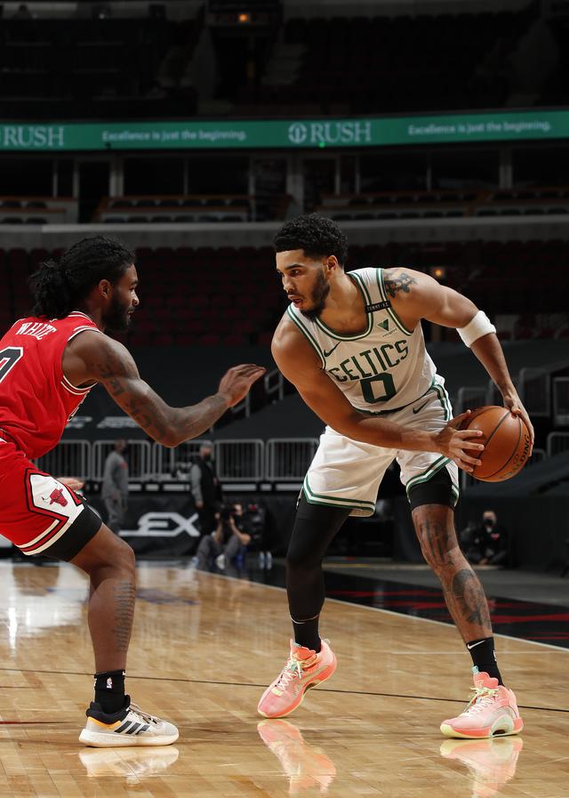 关于今晚NBA常规赛焦点战;波士顿凯尔特人防线松动;话题不断;心理建设被强调的信息 关于今晚NBA常规赛焦点战;波士顿凯尔特人防线松动;话题不断;心理建设被强调的信息