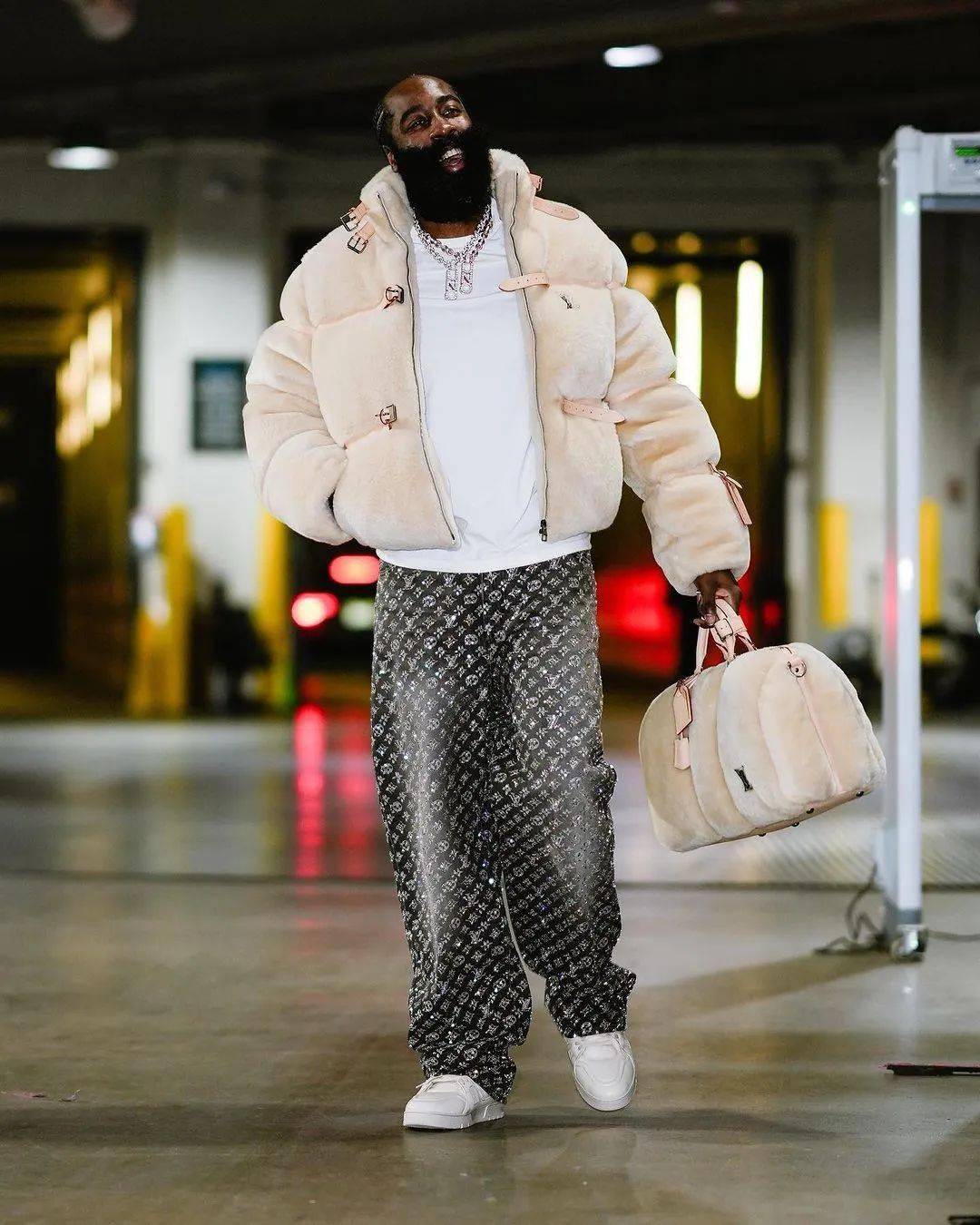 包含NBA总决赛今晨再迎强敌,多伦多猛龙再遭质疑,主帅态度:质疑声仍在,高层口径保持一致的词条 包含NBA总决赛今晨再迎强敌,多伦多猛龙再遭质疑,主帅态度:质疑声仍在,高层口径保持一致的词条