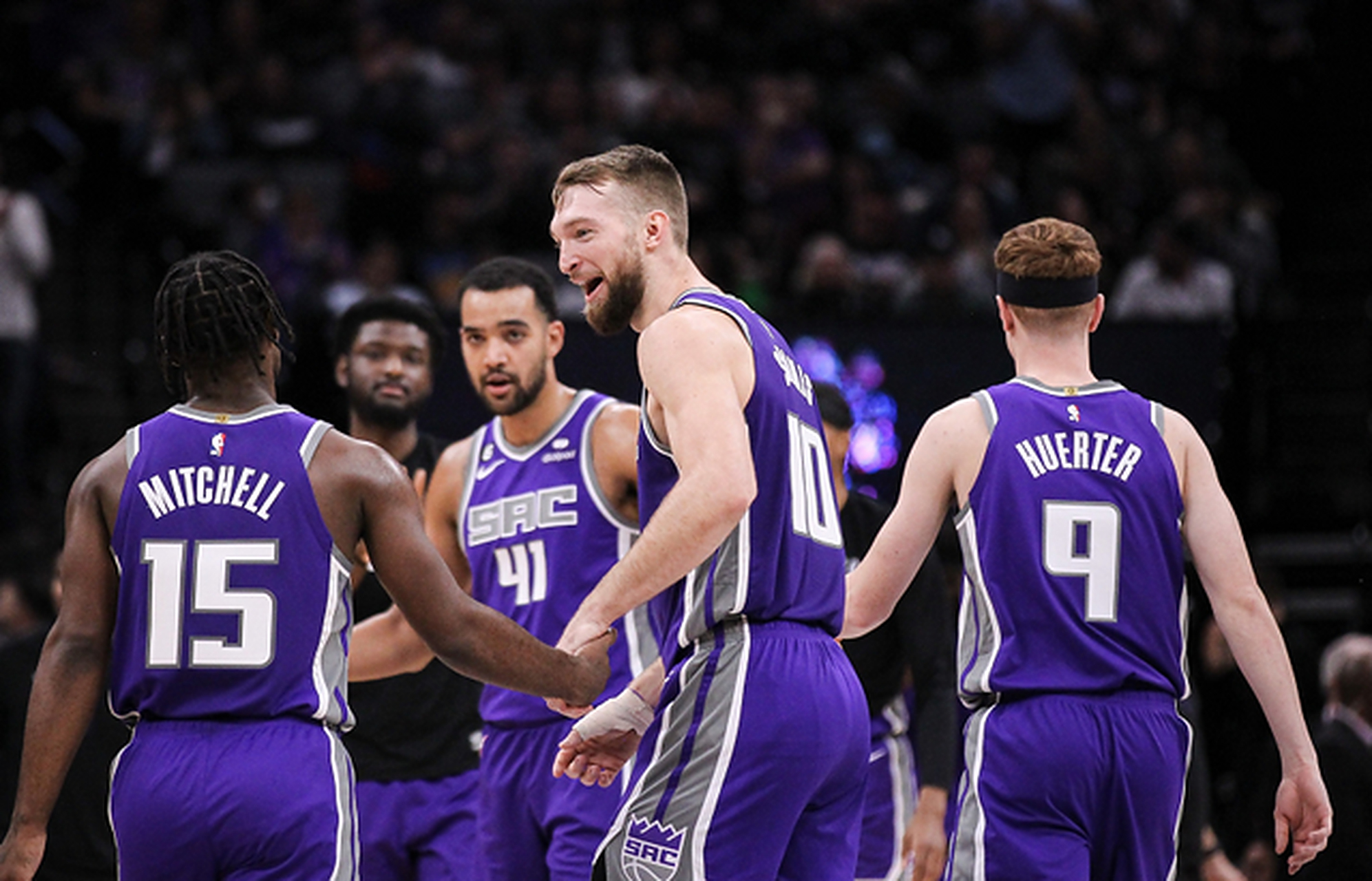 密尔沃基雄鹿迎社区盾关键赛,今晨远射贴柱,更衣室稳定,训练强度明显提升 密尔沃基雄鹿迎社区盾关键赛,今晨远射贴柱,更衣室稳定,训练强度明显提升