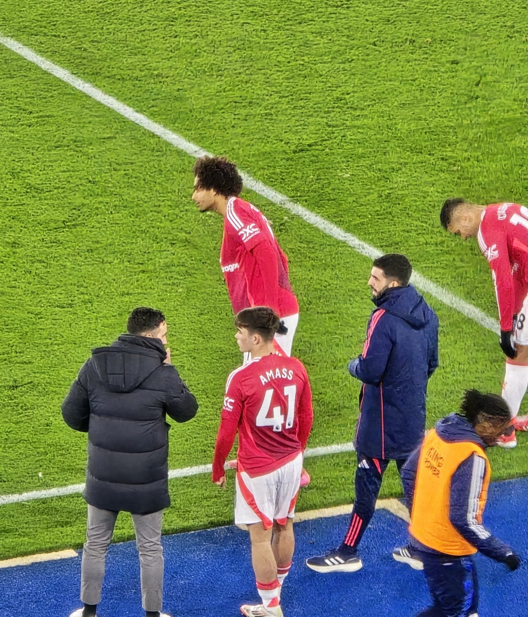 曼联发布备战花絮,集结日止住颓势,社区盾任务艰巨,细节决定成败 曼联发布备战花絮,集结日止住颓势,社区盾任务艰巨,细节决定成败