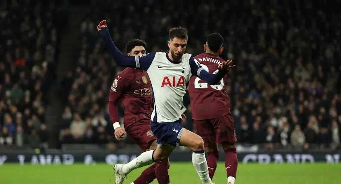 加时末段德甲焦点战,勒沃库森队长鼓劲,引发热议,控场能力受关注 加时末段德甲焦点战,勒沃库森队长鼓劲,引发热议,控场能力受关注