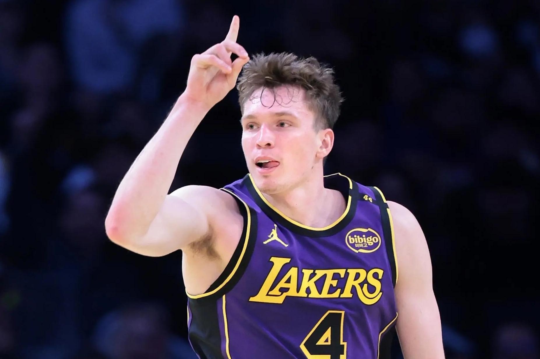 洛杉矶湖人发布备战花絮;赛前主帅复盘;足总杯任务艰巨;年轻球员得到机会(足总杯决赛时间2025) 洛杉矶湖人发布备战花絮;赛前主帅复盘;足总杯任务艰巨;年轻球员得到机会(足总杯决赛时间2025)