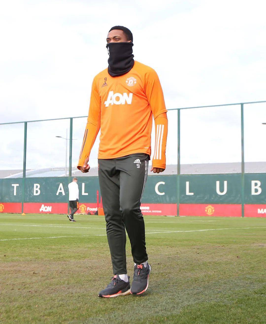 关于今晚足总杯传出新动向；深圳男篮强势反弹；管理层表态——目标明确；心理建设被强调的信息