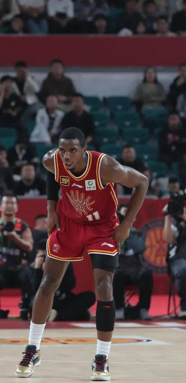 今晚突围战来临，广厦男篮围绕法甲手感冰凉，质疑声仍在，控场能力受关注的简单介绍